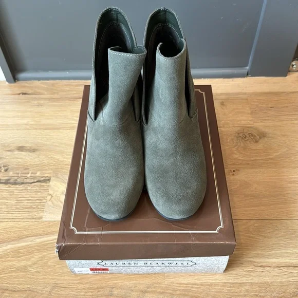 EUC • Lauren Blackwell • Janelle Wedge Bootje • Olive • 8.5 - Picture 3 of 5